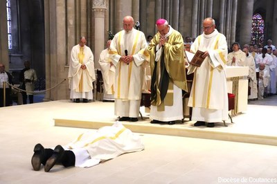 Ordination et consécration du diocèse   021