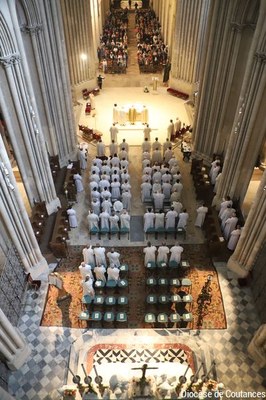 Ordination et consécration du diocèse   042