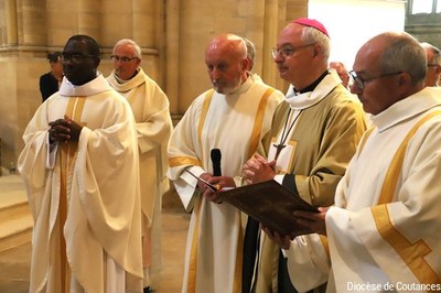 Ordination et consécration du diocèse   051