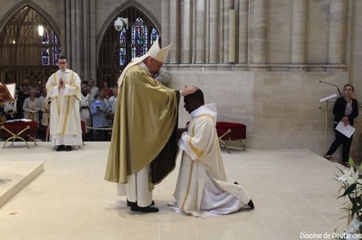 Ordination et consécration du diocèse   083