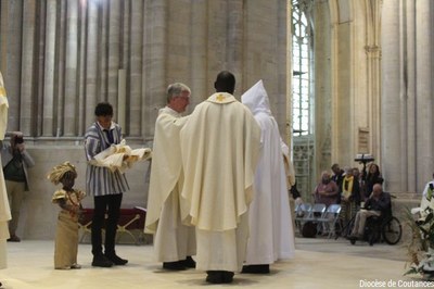 Ordination et consécration du diocèse   088
