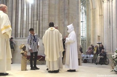 Ordination et consécration du diocèse   089