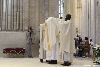 Ordination et consécration du diocèse   090