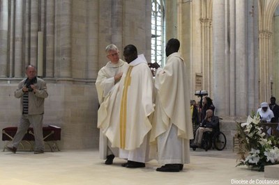 Ordination et consécration du diocèse   091