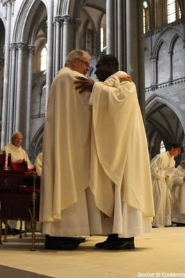 Ordination et consécration du diocèse   096