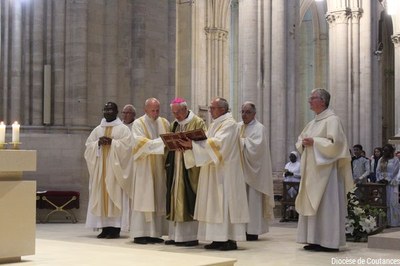 Ordination et consécration du diocèse   099