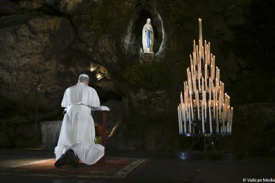26 09 Lourdes grotte (c) Vatican Media (2)