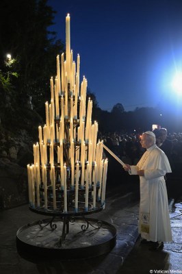 26 09 Lourdes grotte (c) Vatican Media (4)