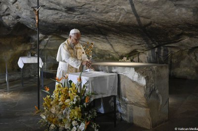 26 09 Lourdes grotte (c) Vatican Media (5)