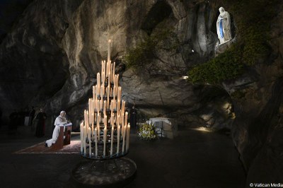 26 09 Lourdes grotte (c) Vatican Media (7)