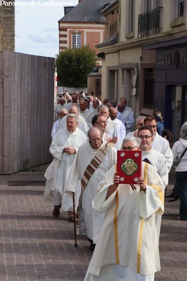 Messe d'ordination épiscopale de Mgr Grégoire Cador - 02.jpg