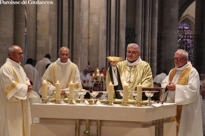 Messe d'ordination épiscopale de Mgr Grégoire Cador - 74.jpg
