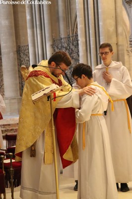 Solennité du Christ-Roi et remise de croix de servant d'autel à Loïc - 04.jpg