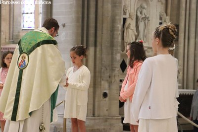 Solennité du Saint-Sacrement et première communion - 14.jpg