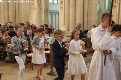 Solennité du Saint-Sacrement et première communion - 10.jpg