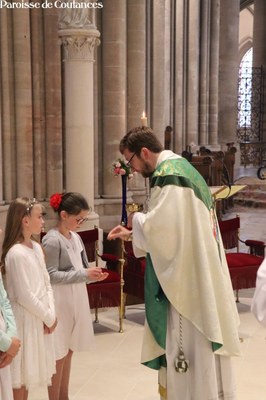 Solennité du Saint-Sacrement et première communion - 13.jpg