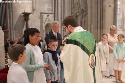 Solennité du Saint-Sacrement et première communion - 14.jpg