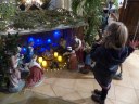0996 - PIERREVILLE - Ste Geneviève 2018 - Émerveillement devant la crèche