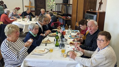 20240929 Accueil Pere Alain Montmartin Repas (16)