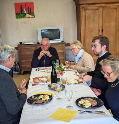 20240929 Accueil Pere Alain Montmartin Repas (17)