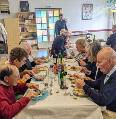 20240929 Accueil Pere Alain Montmartin Repas (21)